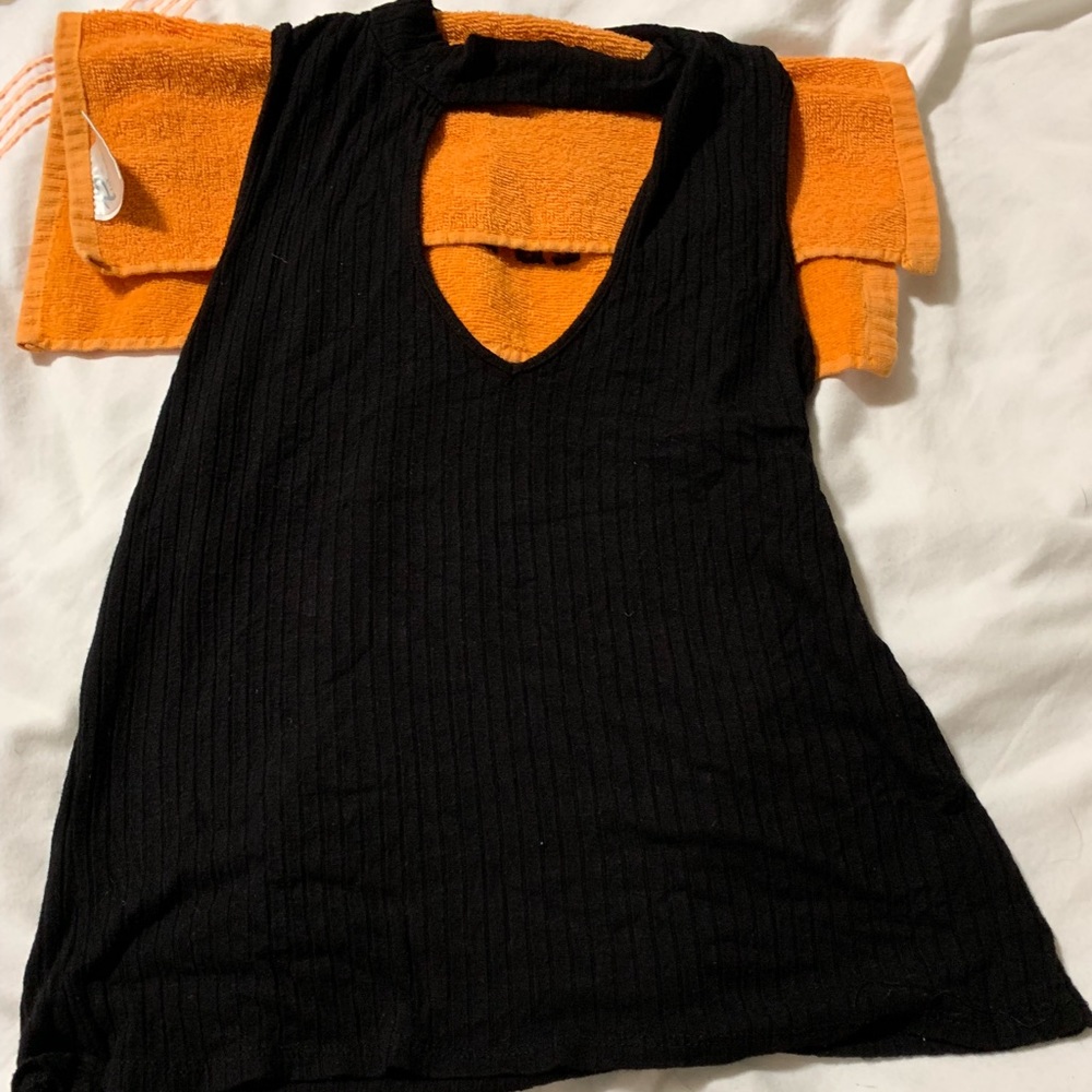 Black semi crop top